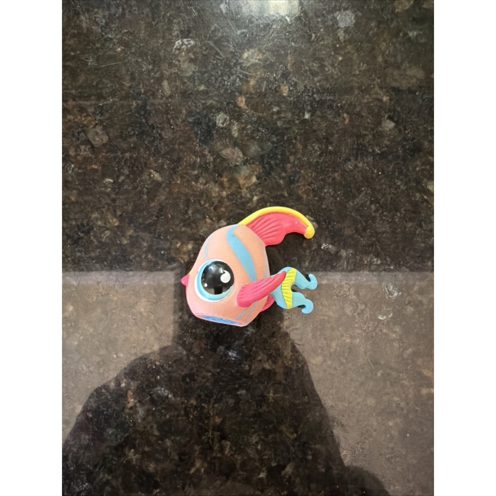 Hasbro Littlest Pet Shop Fish Figurine #884